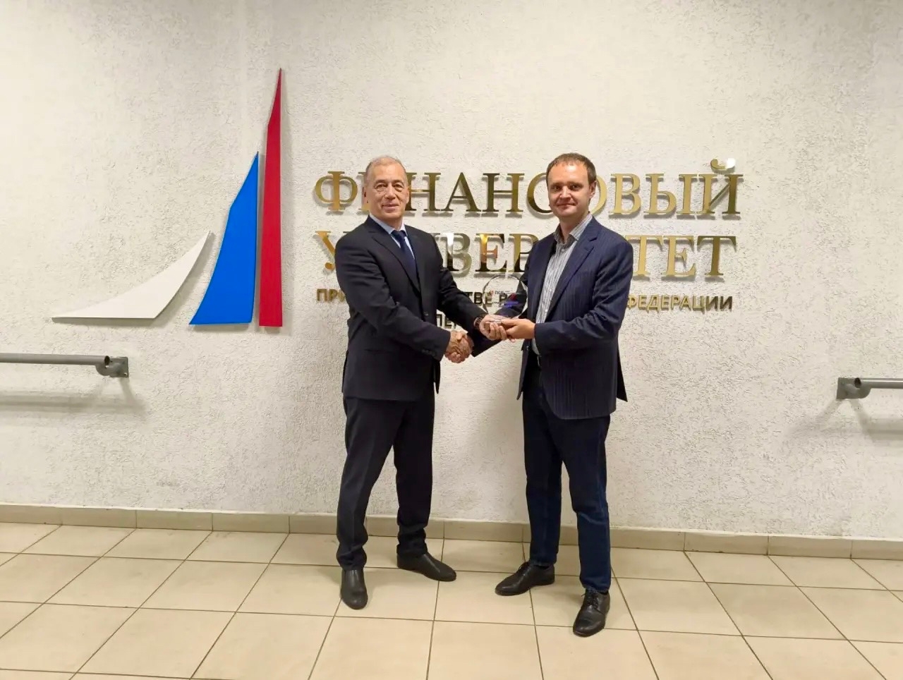 Пермский филиал Финуниверситета поздравляет ПАО «Банк ПСБ» с 20-летием!