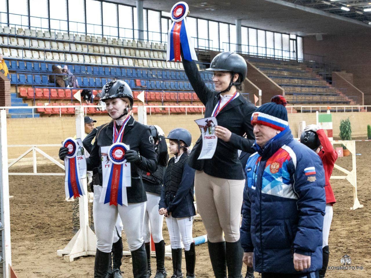 Победа студентки Финансового университета в соревнованиях по конному спорту