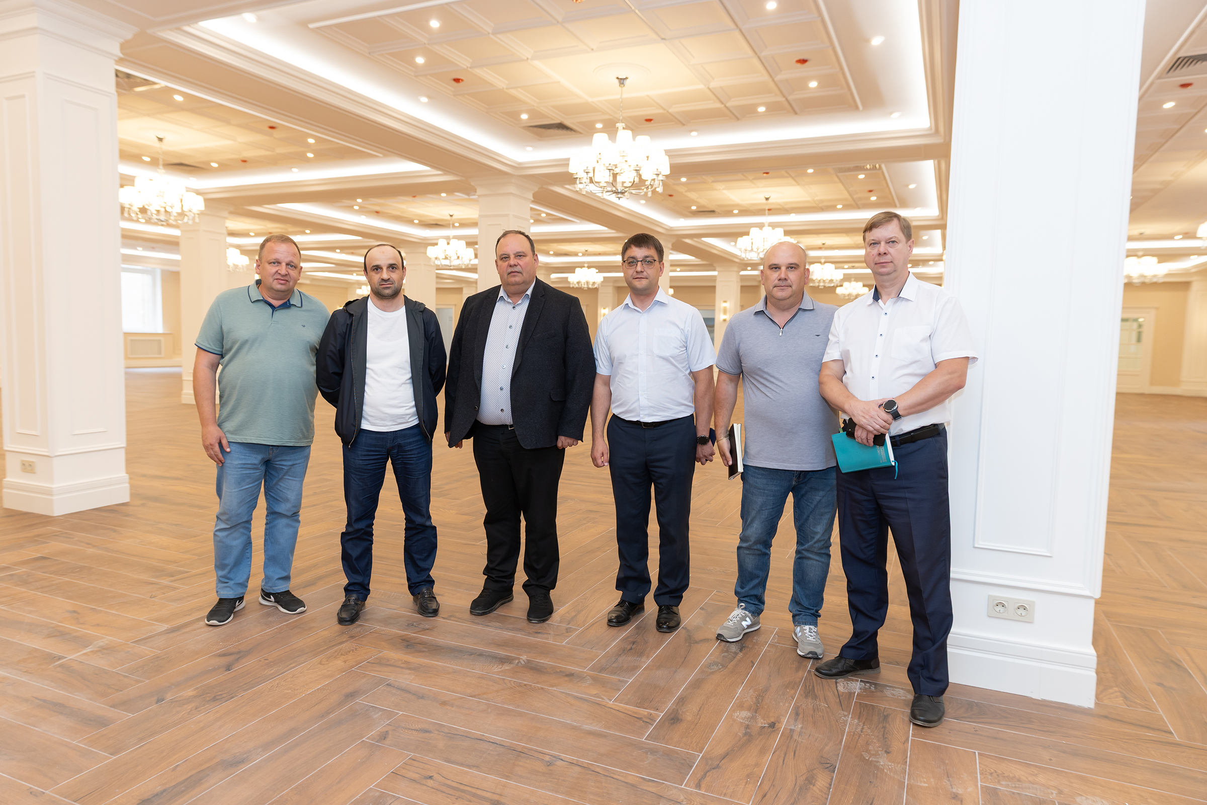 Станислав Прокофьев лично проверил ход ремонтных работ в корпусе вуза на Ленинградском проспекте