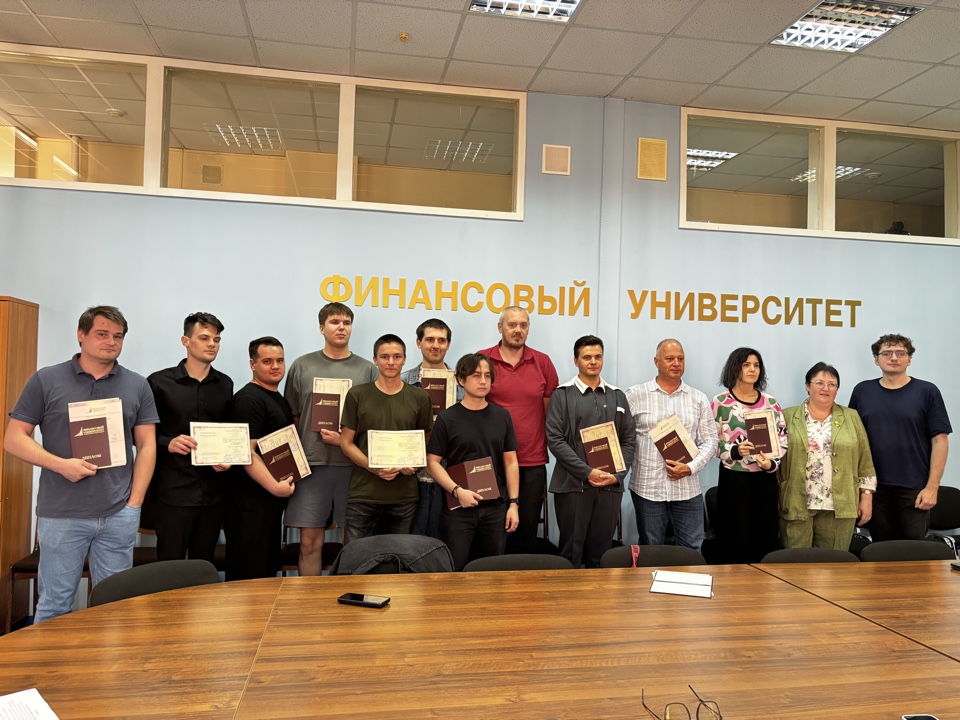 В Уральском филиале Финуниверситета прошло торжественное вручение дипломов профессиональной переподготовки «Специалист по работе с системами искусственного интеллекта»