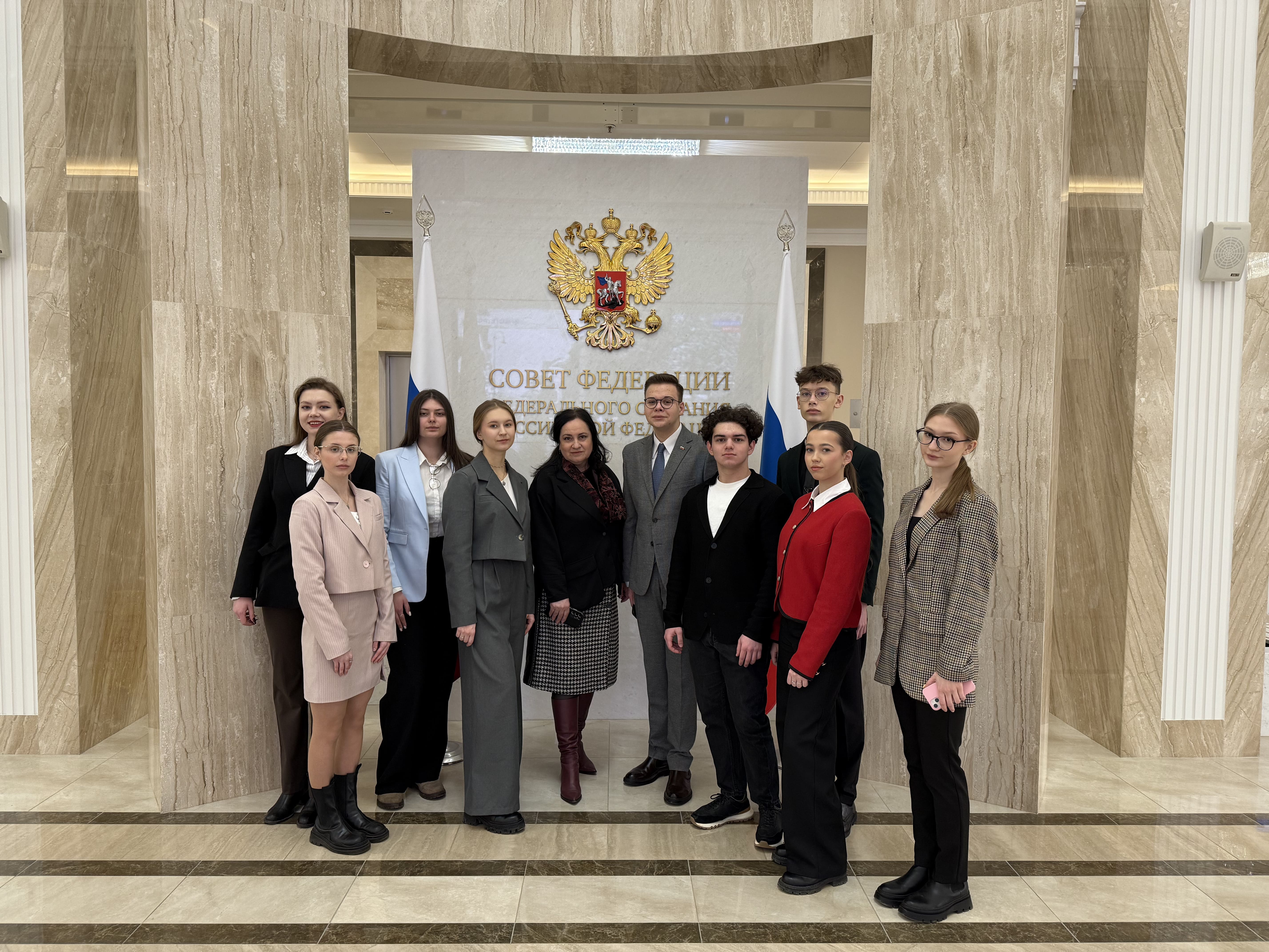 Активисты лаборатории «Наставник» встретились с сенатором и обсудили роль молодежи в политике