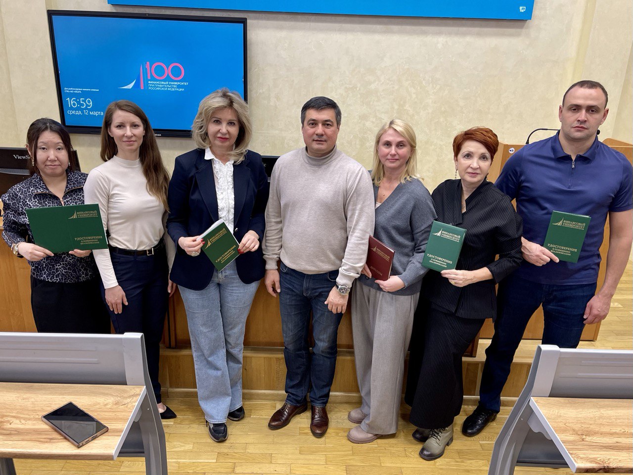 Вручение дипломов выпускникам - руководителям и специалистам Региональных гарантийных организаций и Микрофинансовых организаций